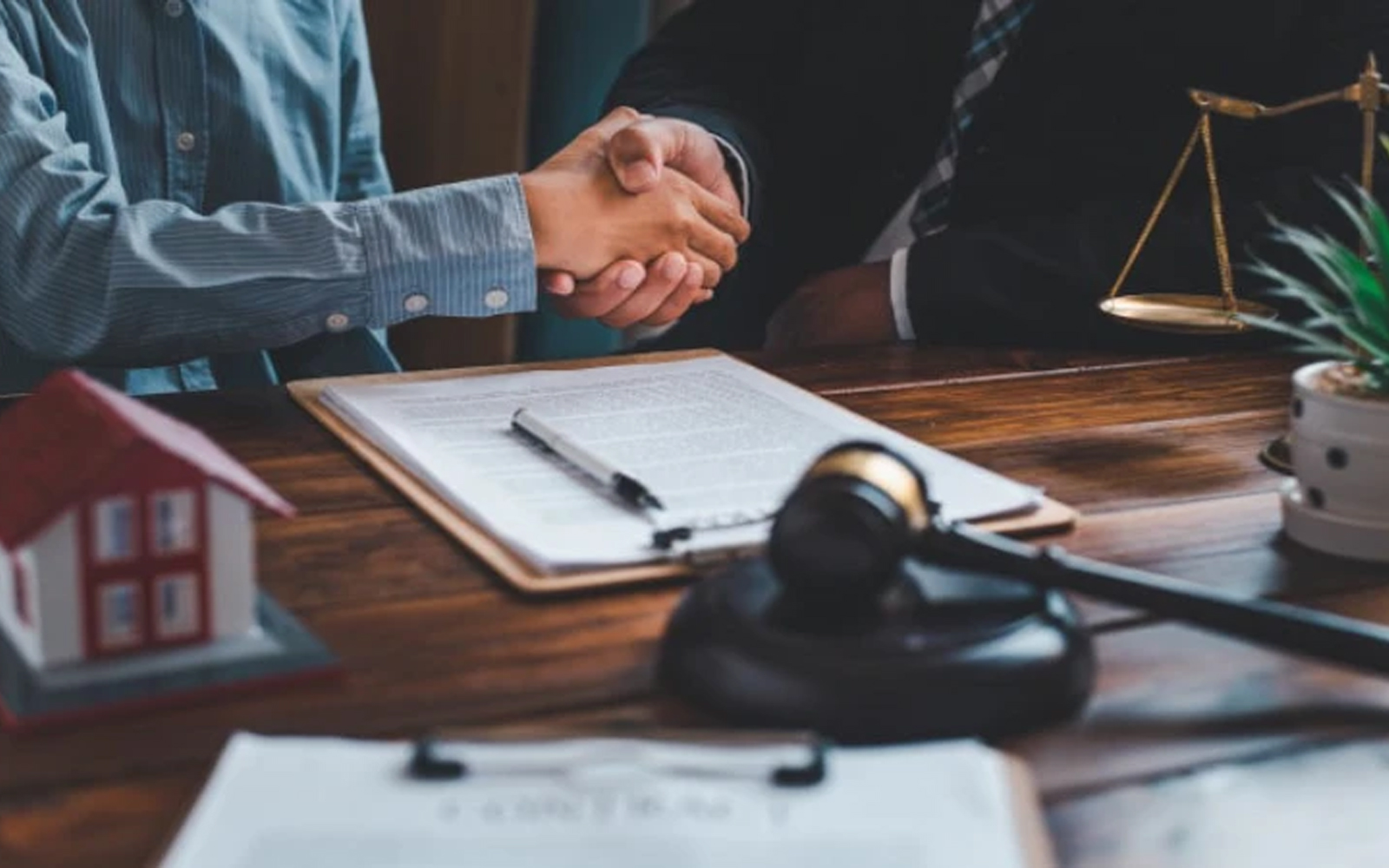 راهنمای کامل سند، مجوز و انتقال ویلا در مازندران: از خرید تا تحویل